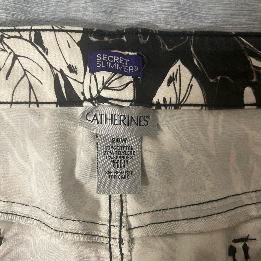 Cathrines Secret Slimmer Capri Black Tropical Foliage 20W - Picture 4 of 6